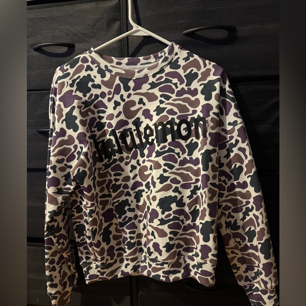 Lululemon sweatshirt